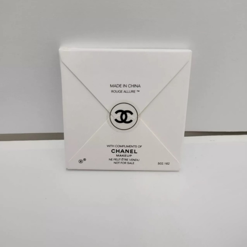CHANEL Rouge Allure Bag Charm/Keychain/Mirror NIB - Picture 3 of 4